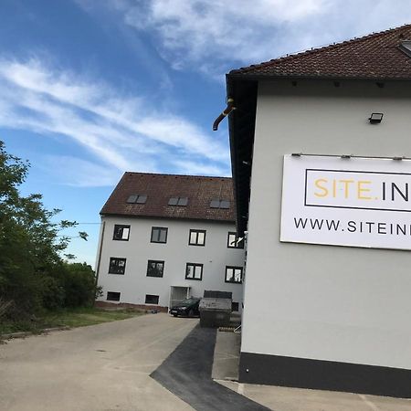 Site.Inn Wien Himberg Eksteriør billede