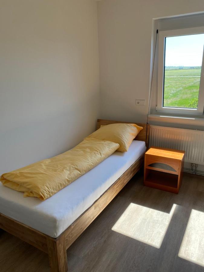 Site.Inn Wien Himberg Eksteriør billede